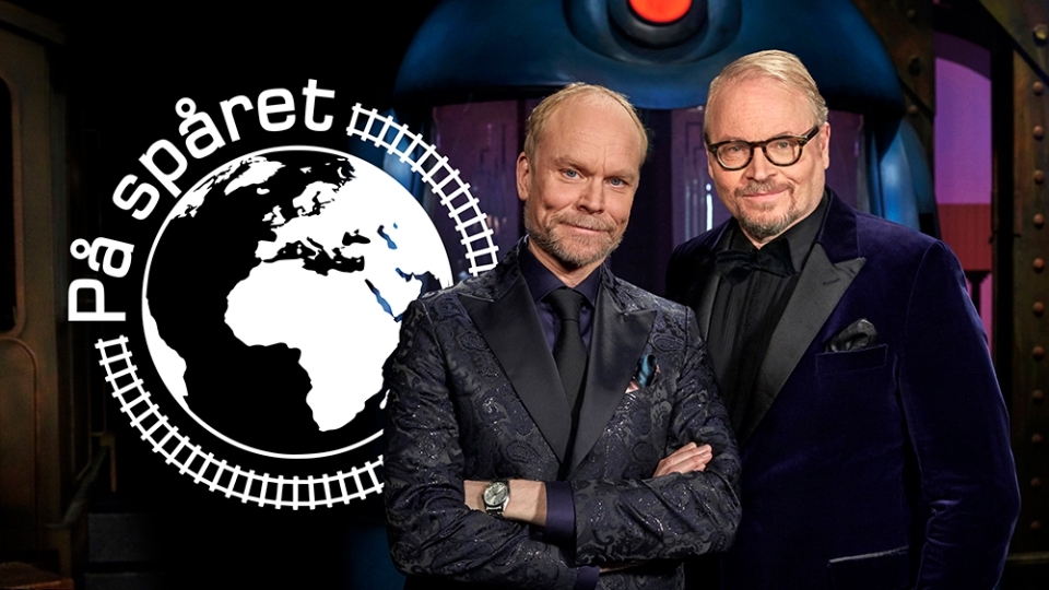 Programledaren Kristian Luuk tillsammans med domaren Fredrik Lindström i studion för På spåret